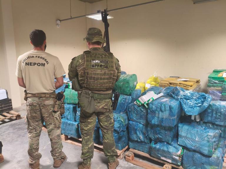 PF, BPFRON e PRF realizam a prisão de uma pessoa transportando aproximadamente 1.500kg de maconha