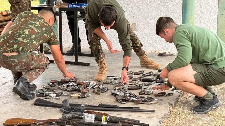 PF destrói 70 armas de fogo em Santa Catarina