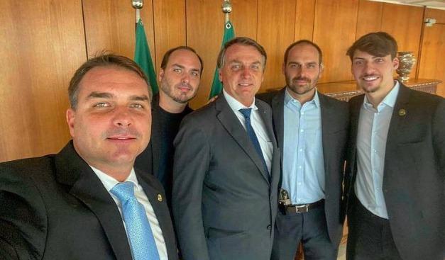 PL acumula crises ligadas à família Bolsonaro
