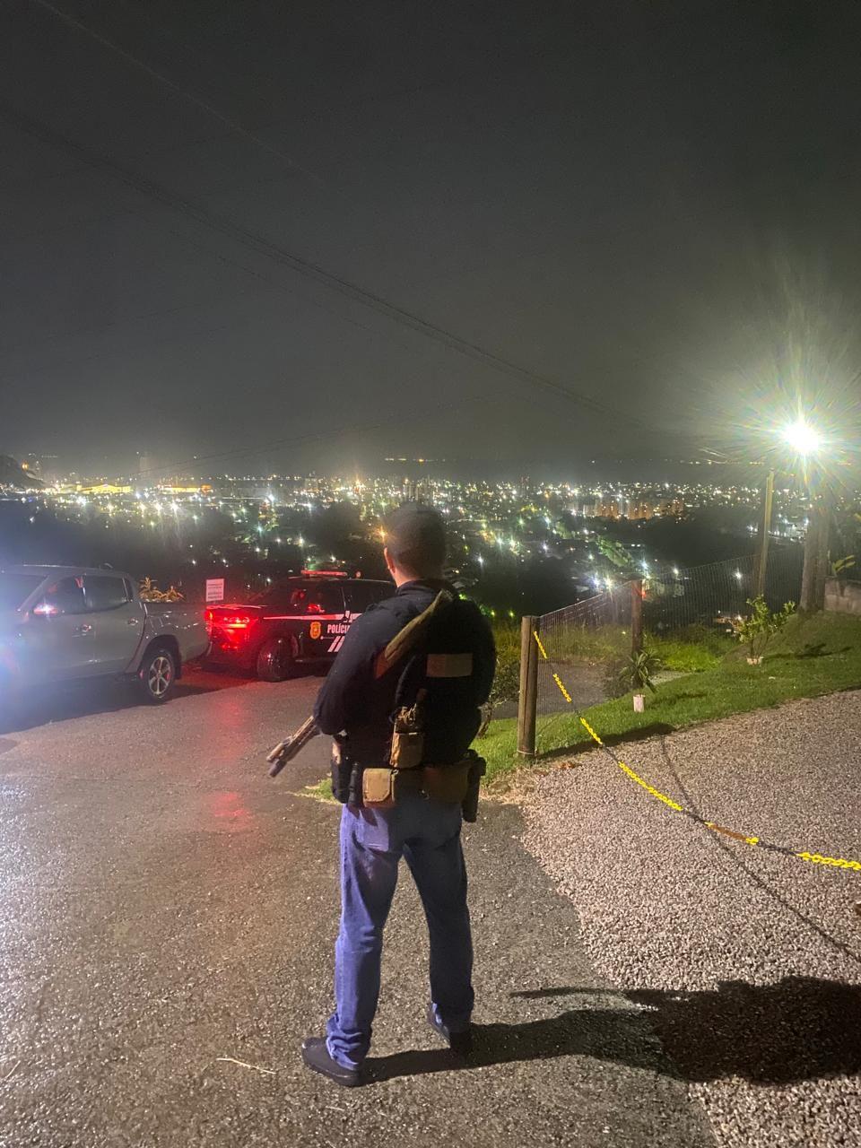 Polícia Civil cumpre oito mandados de busca contra o tráfico de drogas na Grande Florianópolis e Tubarão