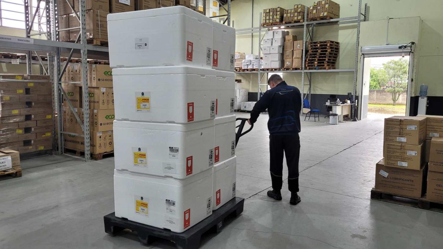 Santa Catarina inicia distribuição de mais 300 mil de doses e reforça pedido de vacinação contra a gripe