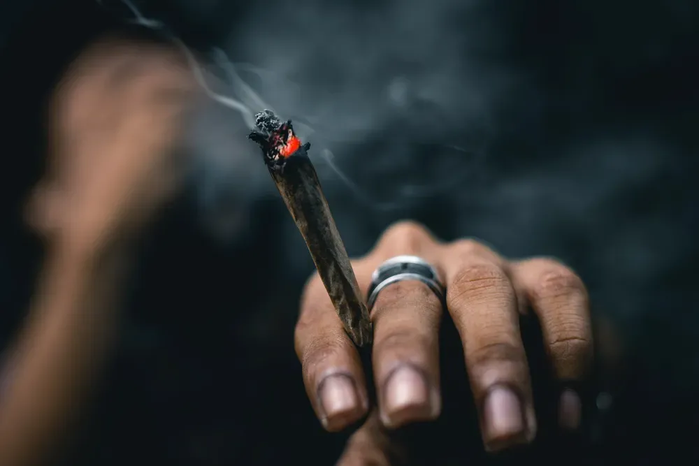 SC multa 44 todos os dias e soma 10 mil autuados por porte e uso de drogas em áreas públicas
