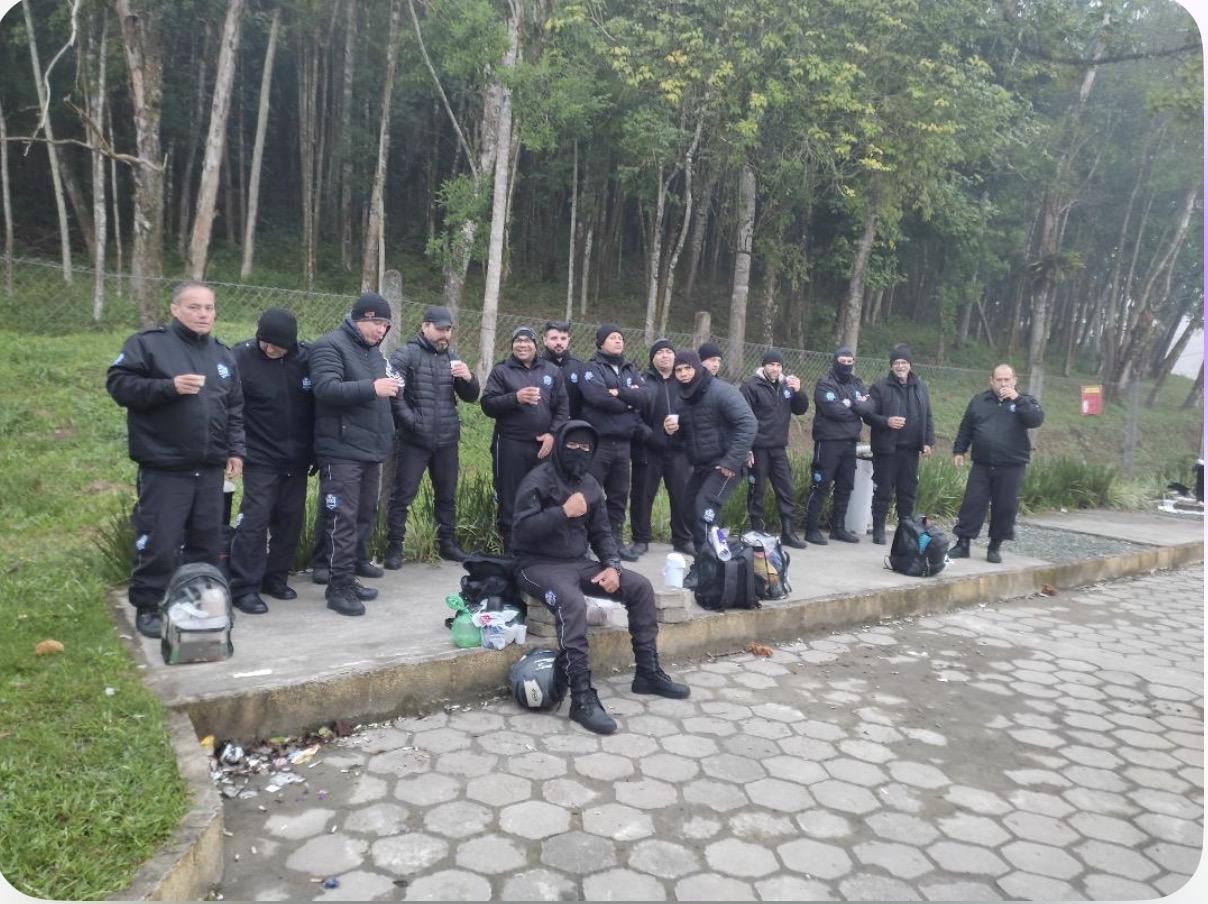 Com salários atrasados vigilantes terceirizados da SEJURI/SC paralisam atividades