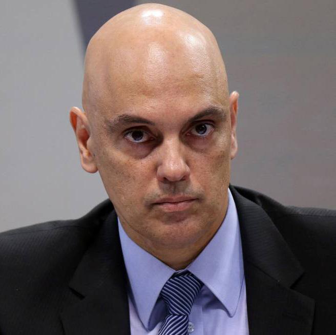Moraes dá 48h para defesa de Bolsonaro esclarecer se autorizou IA na convenção de Flávio