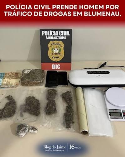 Polícia Civil cumpre mandados de busca e apreensão em investigação sobre tráfico de drogas na região norte de Blumenau.