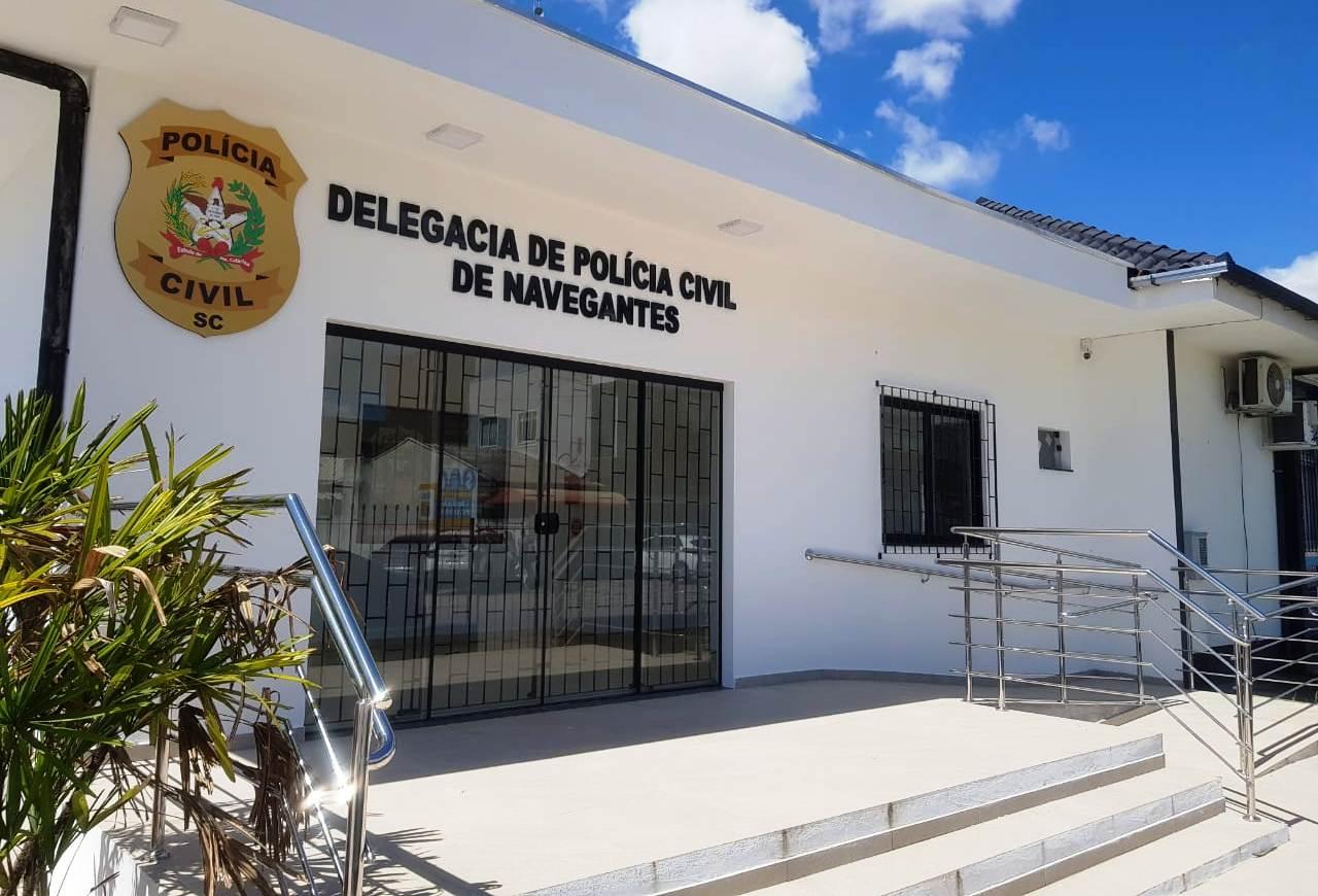 Polícia Civil cumpre mandados de prisão contra casal investigado por extorsão grave em Penha