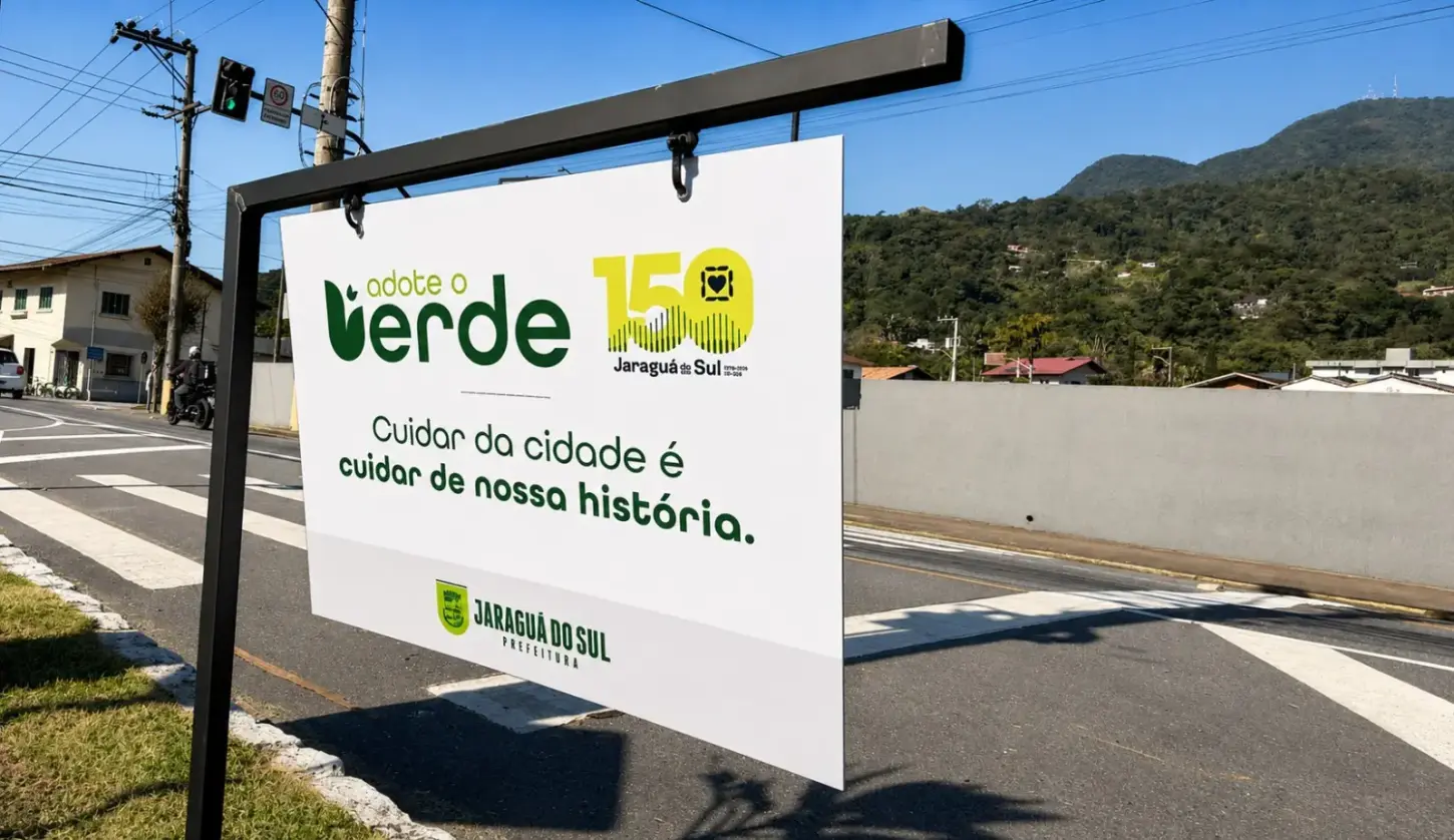Prefeitura instala placas comemorativas dos 150 anos em espaços do Adote o Verde