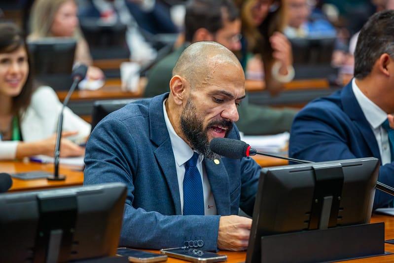 Sargento Portugal cobra votação de projetos para combater uso de drones por facções