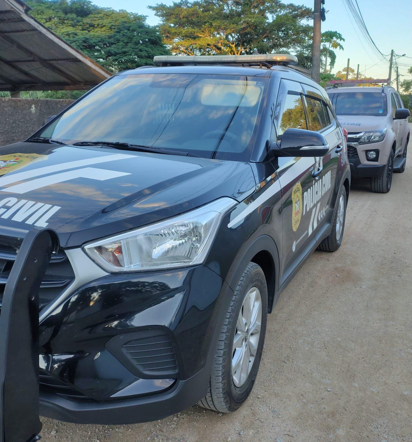 DIC de Laguna cumpre mandado de busca e apreensão com o apoio operacional do Canil do Batalhão da Polícia Militar