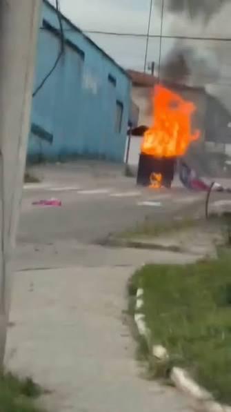 MPSC denuncia homem que teria montado barricadas com fogo para impedir ação policial em Palhoça