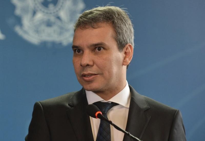 Operações da PF contra Lulinha e Jaques Wagner ‘queimam’ ministro da Justiça no governo