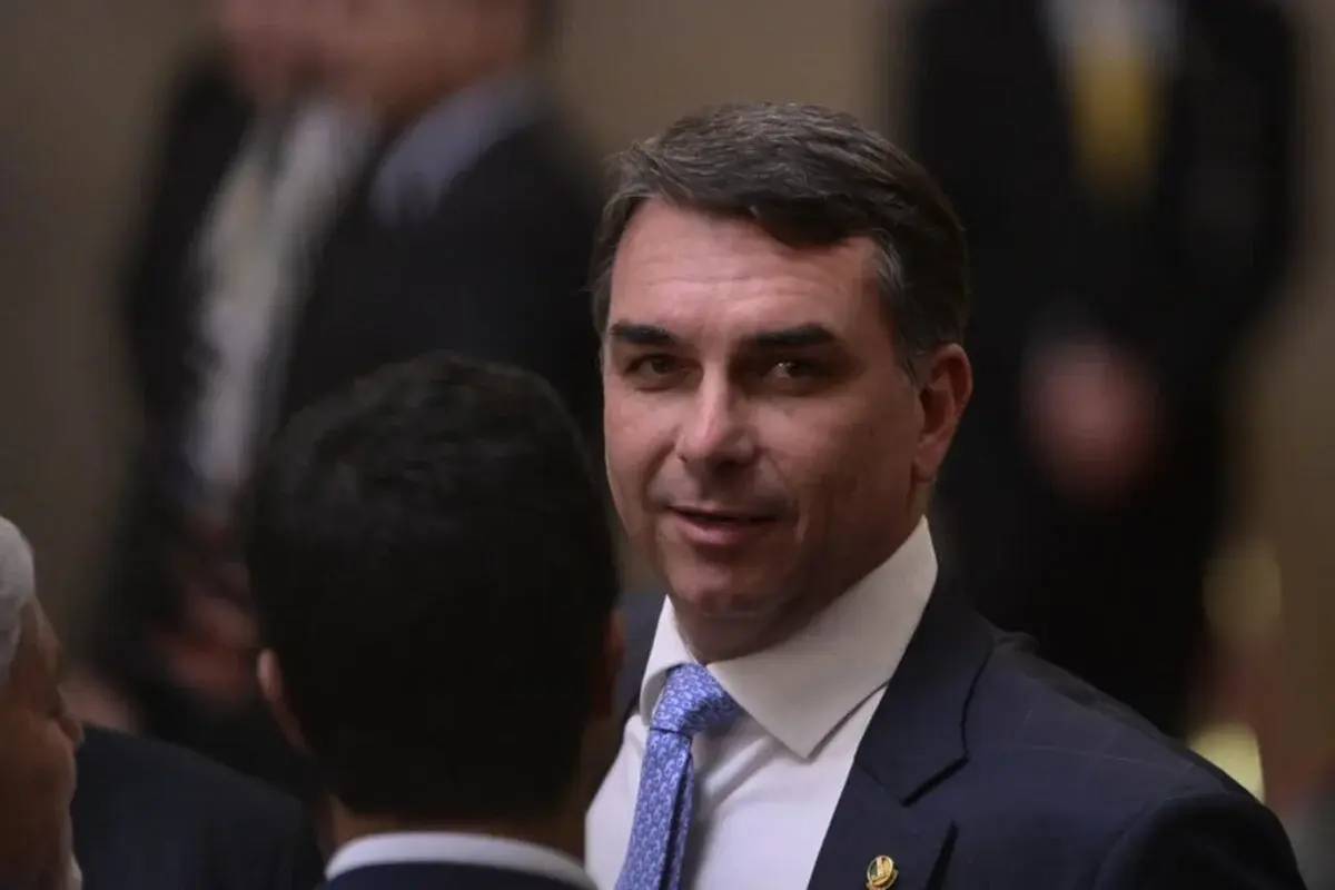 PF abre inquérito sobre fraude na filiação de Flávio Bolsonaro