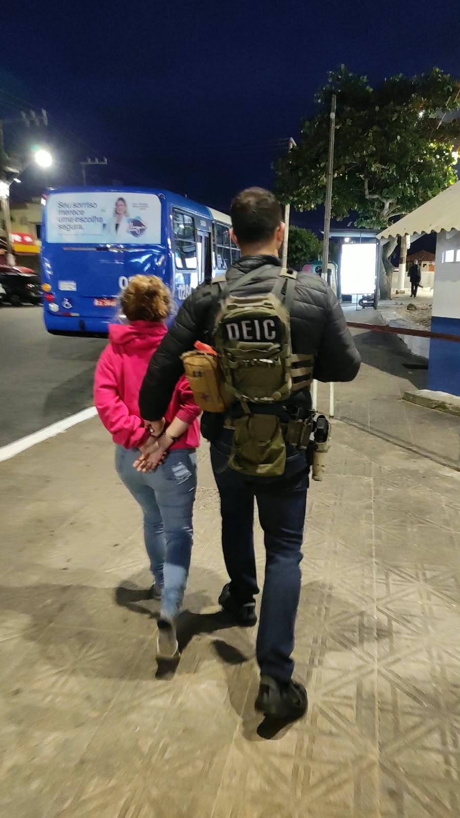 POLÍCIA CIVIL PRENDE SUSPEITOS DE INTEGRAR DE FACÇÃO CRIMINOSA GAÚCHA PELO CRIME DE TRÁFICO DE DROGAS EM FLORIANÓPOLIS