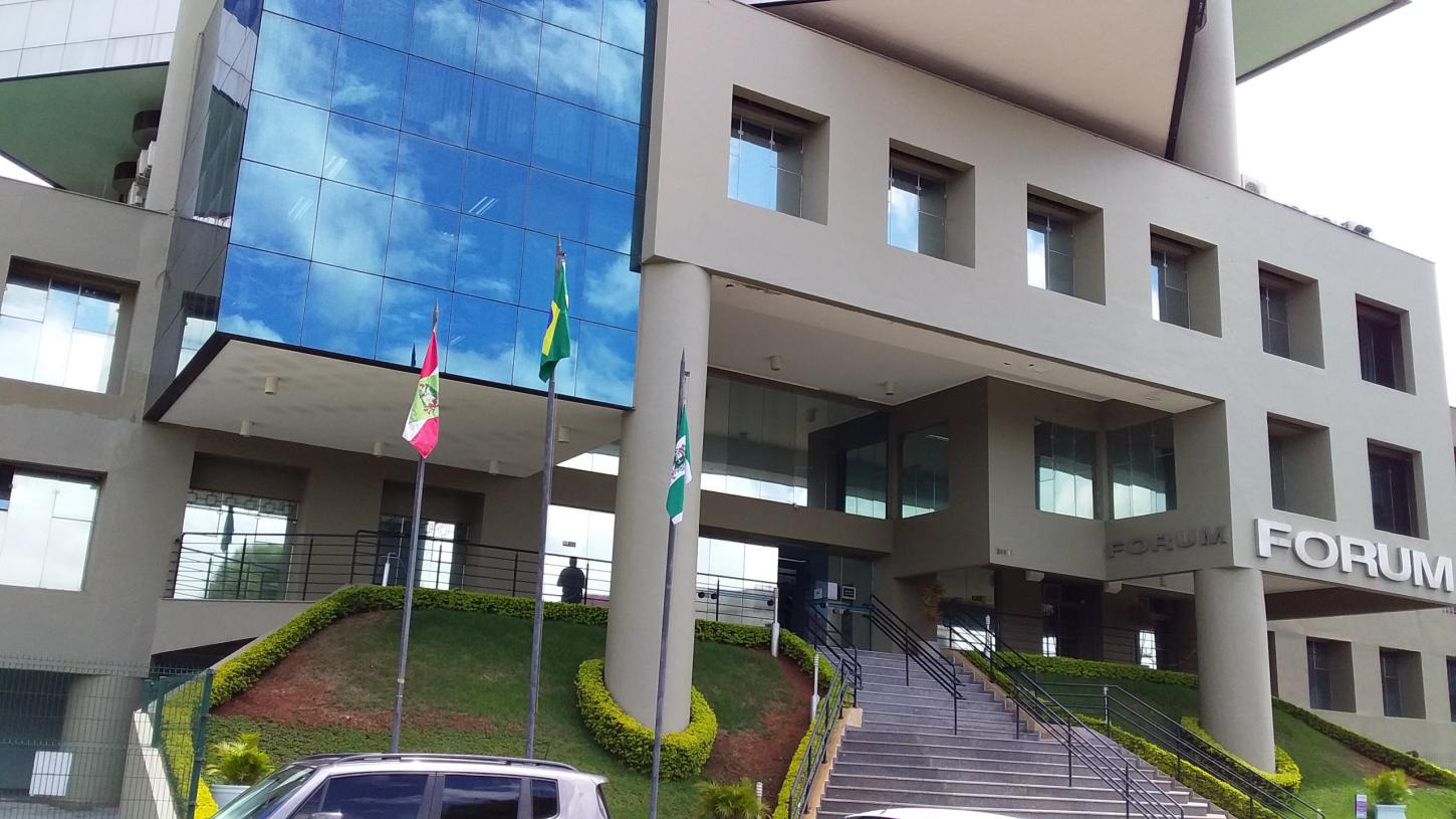 Réu que esfaqueou e atropelou homem que tentou furtar uma bolsa em um camping foi condenado