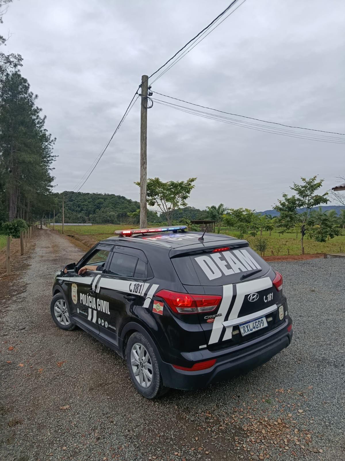 Após vítima denunciar ameaças, Polícia Civil apreende arma e munições em Joinville