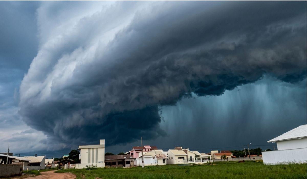 Ciclone deverá trazer muita chuva e volume poderá atingir 300 mm