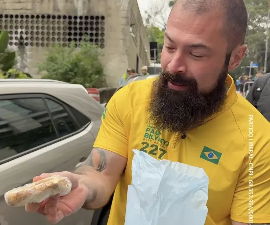 Deputado flagra ônibus e pão com mortadela em ato da esquerda que tentou invadir Paulista