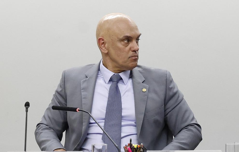 Entidades de juristas e juízes se omitem na crise