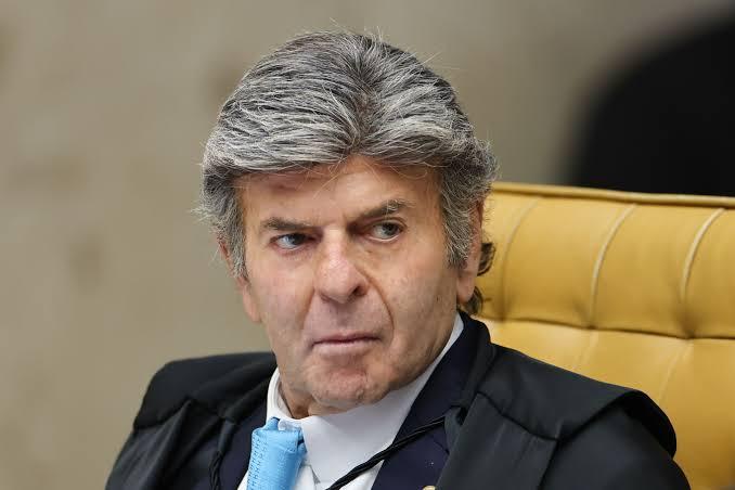 Fux dá 10 dias para Alcolumbre se manifestar sobre visitas de citados no Master ao Senado