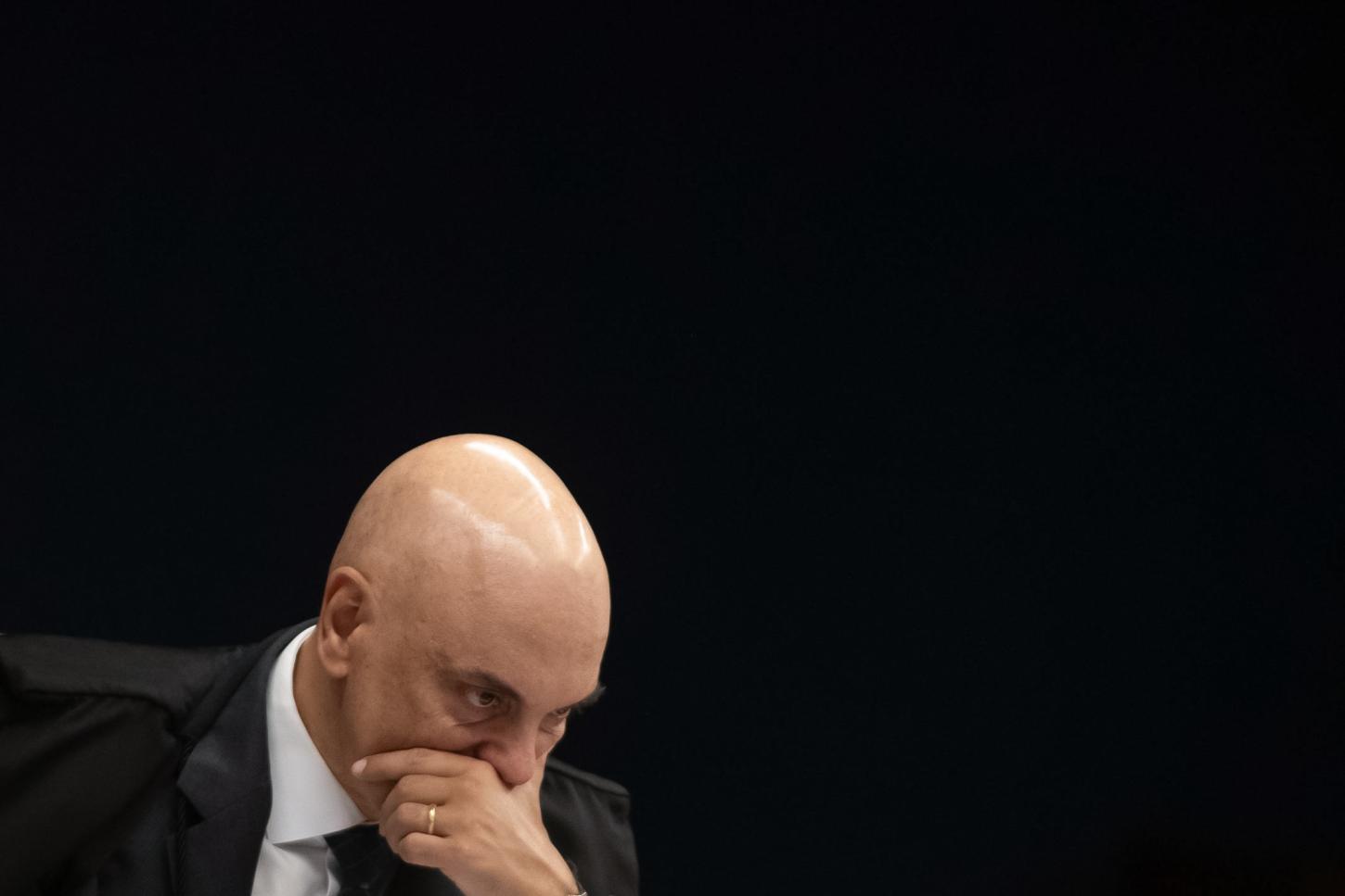 Moraes mandou 4 mensagens autodestrutivas a Vorcaro no dia da prisão