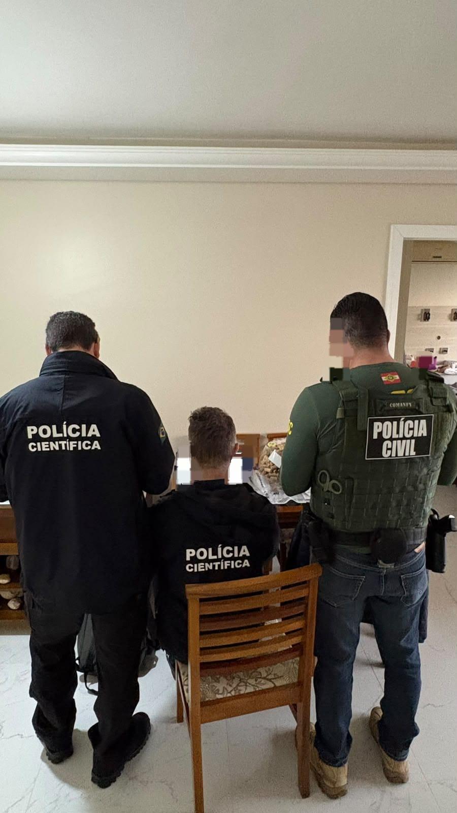 Operação “Mariposa” cumpre mandado em São José em investigação sobre armazenamento de material de abuso sexual infantojuvenil
