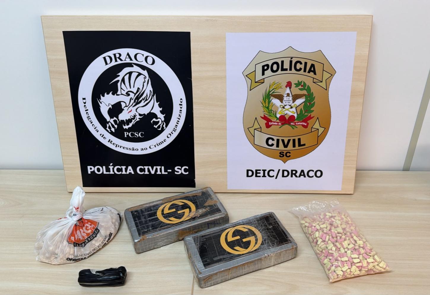 Polícia Civil cumpre 24 ordens judiciais contra grupo criminoso na Grande Florianópolis