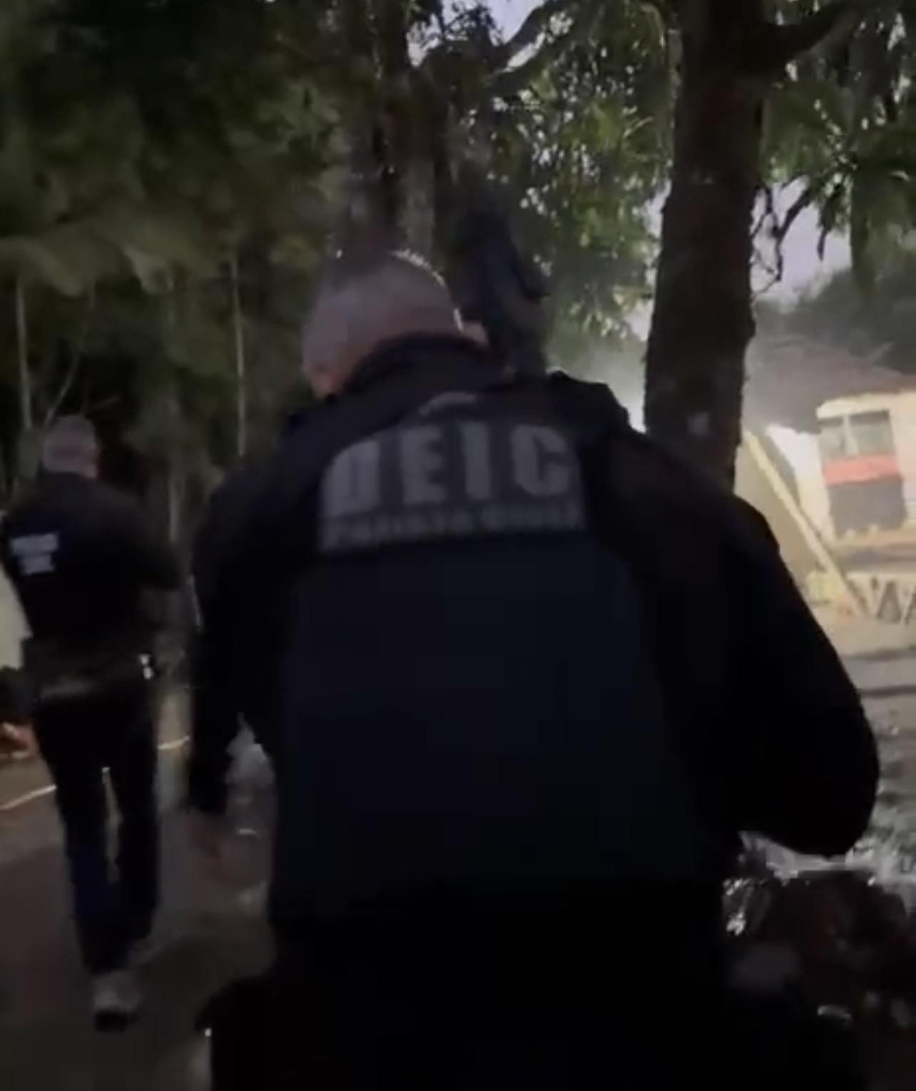 Polícia Civil cumpre cinco mandados de prisão contra foragido em Biguaçu