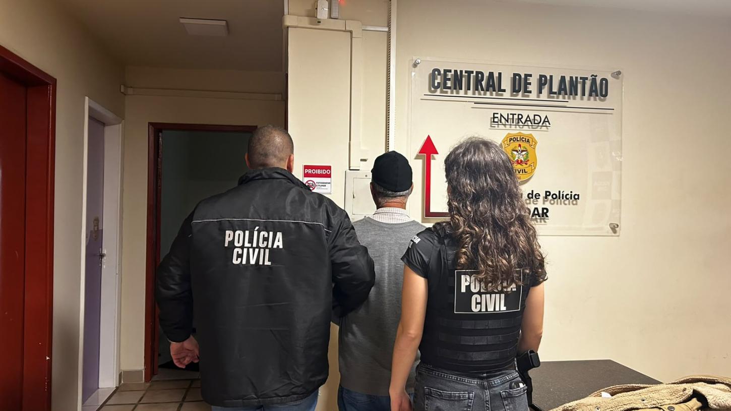 Polícia Civil prende homem por armazenamento de violência sexual infantojuvenil em Lages