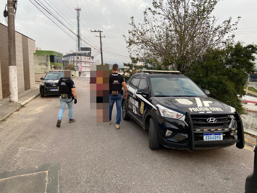Polícia Civil prende suspeito de tráfico de drogas durante ação no bairro Águas Claras, em Brusque