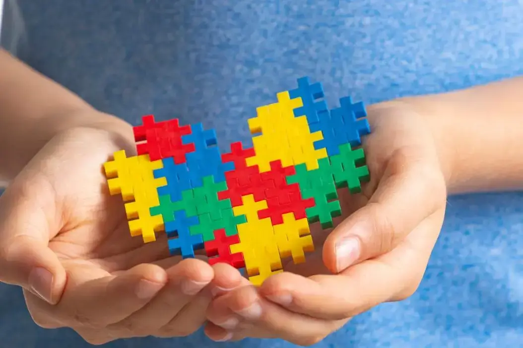 “Além dos Rótulos: Entendendo a Mente de Quem Tem Transtorno do Espectro Autista