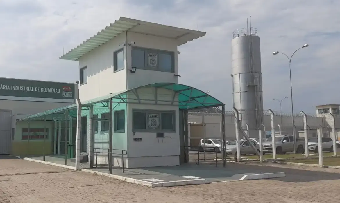 Apenados da Penitenciária Industrial de Blumenau denunciam condições degradantes