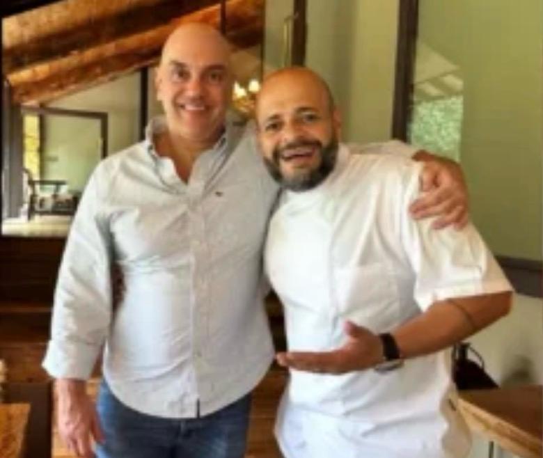 Foto de Moraes com chef reforça relato de almoço “ultravip” organizado por Vorcaro