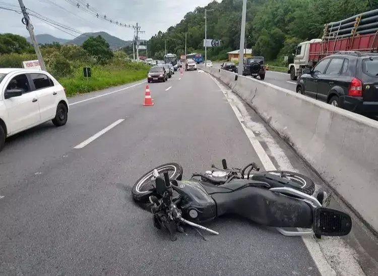 MPSC denuncia mulher que atingiu e matou motociclista em acidente na SC-401 por homicídio com dolo eventual