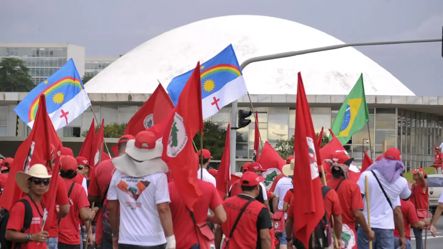 Novo Código Civil da esquerda favorece MST em disputas por terras