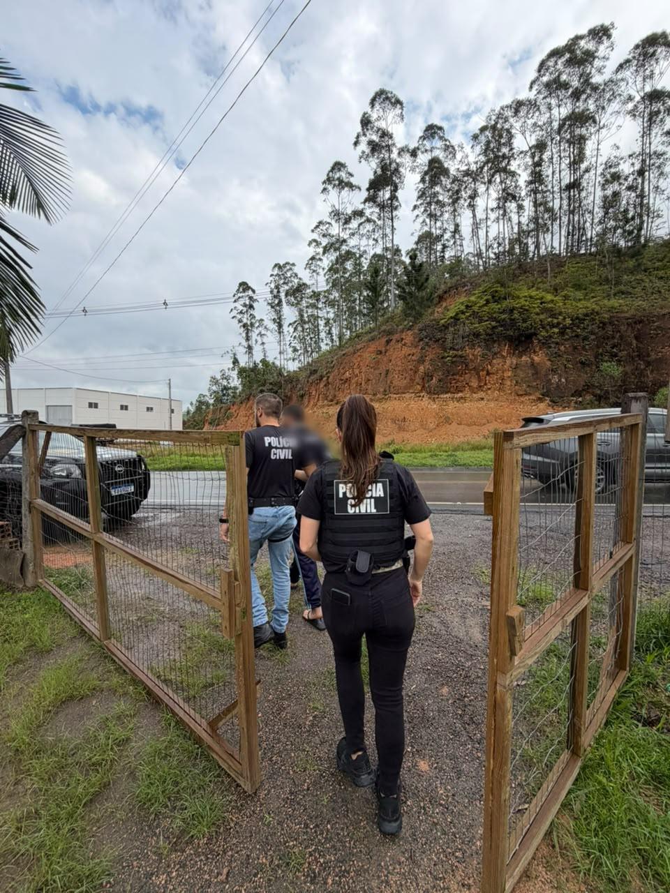 Polícia Civil cumpre mandado de prisão temporária por tentativa de homicídio qualificado em Lauro Müller