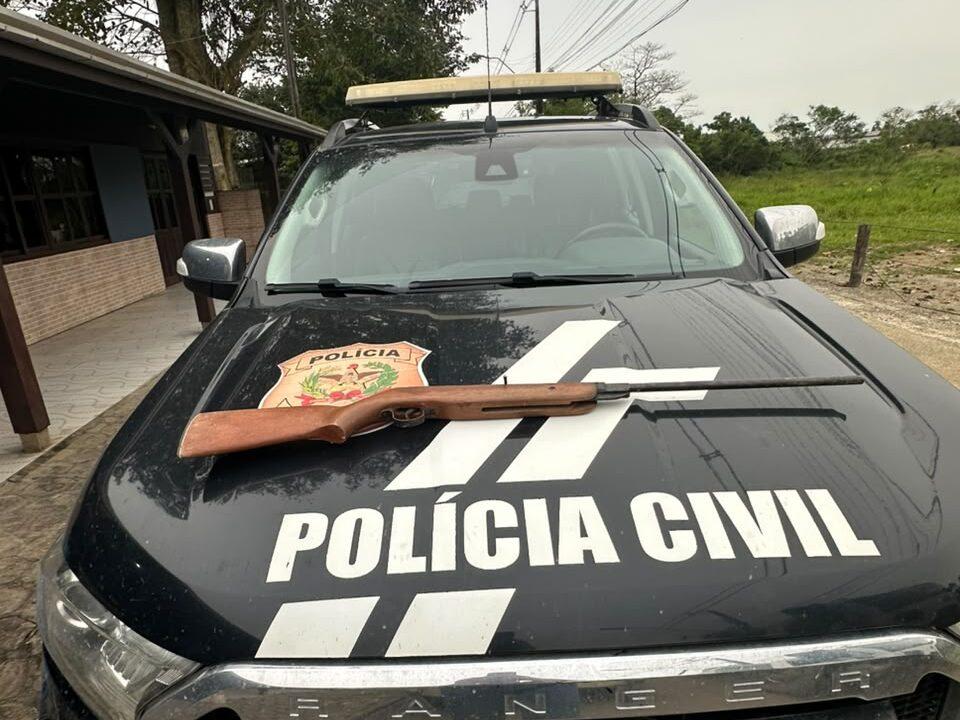 Polícia Civil prende autor de disparo de arma de fogo que atingiu funcionário de empresa náutica em Itajaí