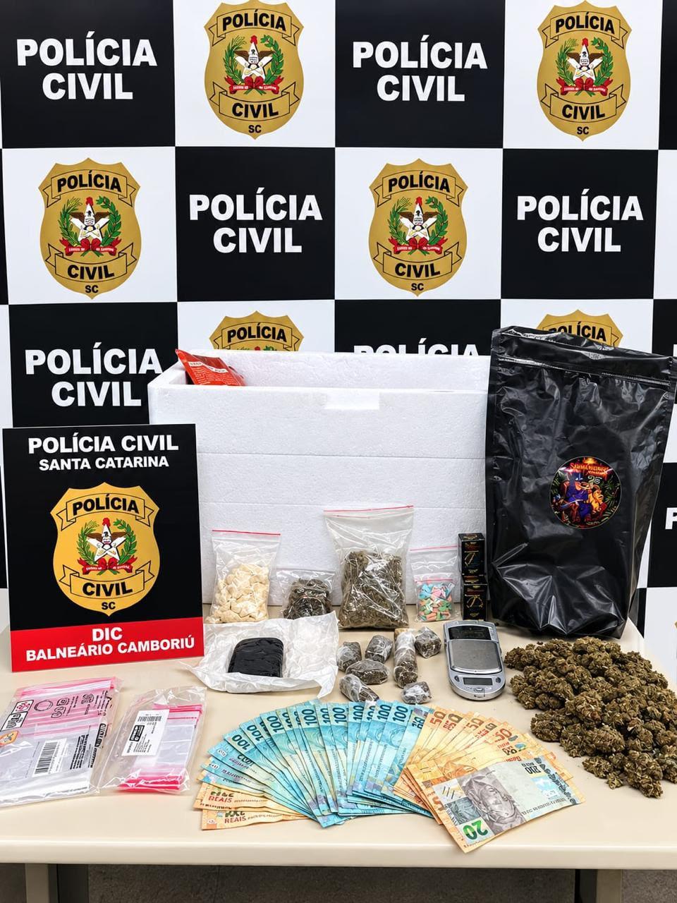 Polícia Civil prende homem por tráfico de drogas durante cumprimento de mandado em Camboriú