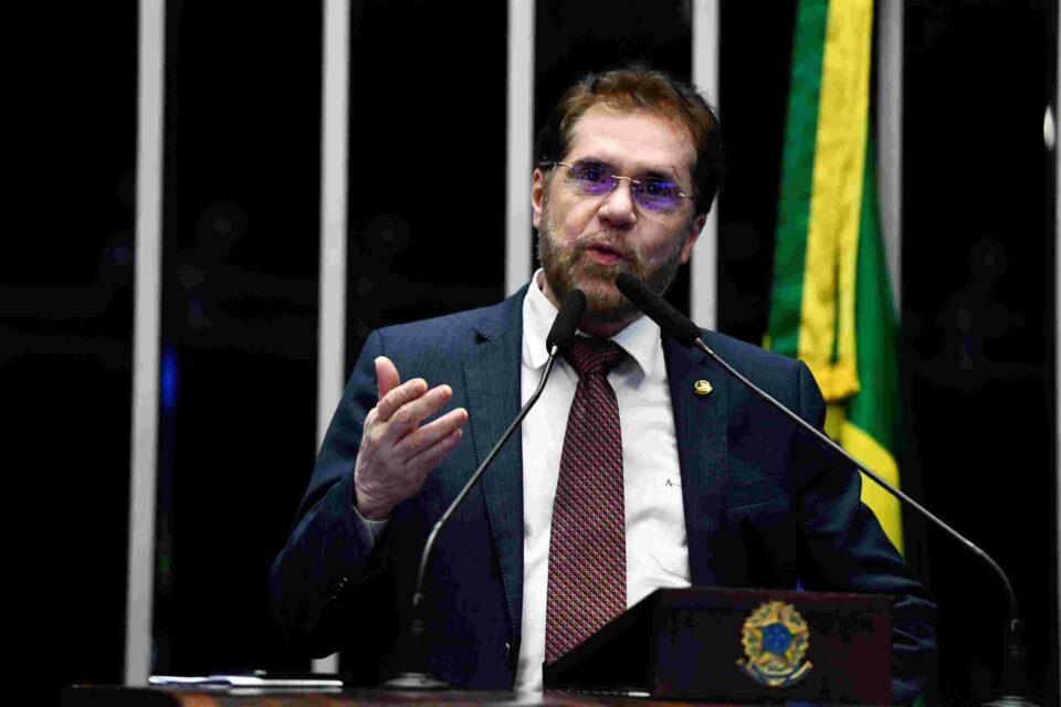 Senador mantém acusado de assalto a residência na assessoria