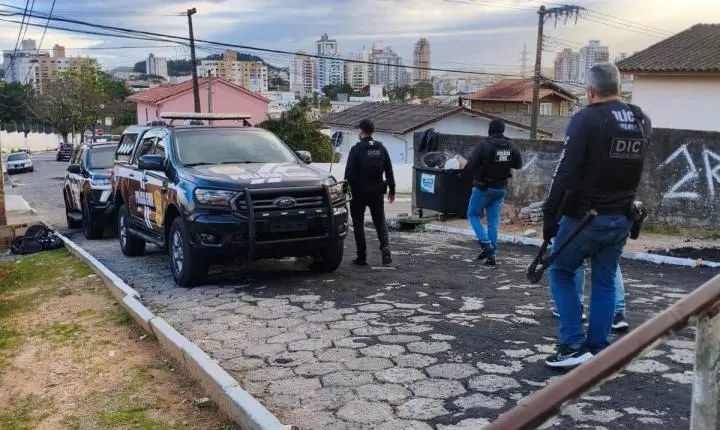 Delegacia de Homicídios de Palhoça prende principais executores de homicídio vinculado ao tráfico de drogas