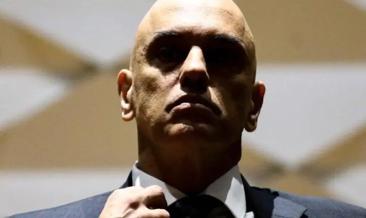 Editorial da ‘Folha’ critica promiscuidade entre ‘o juiz e o mafioso’ e pede renúncia Moraes