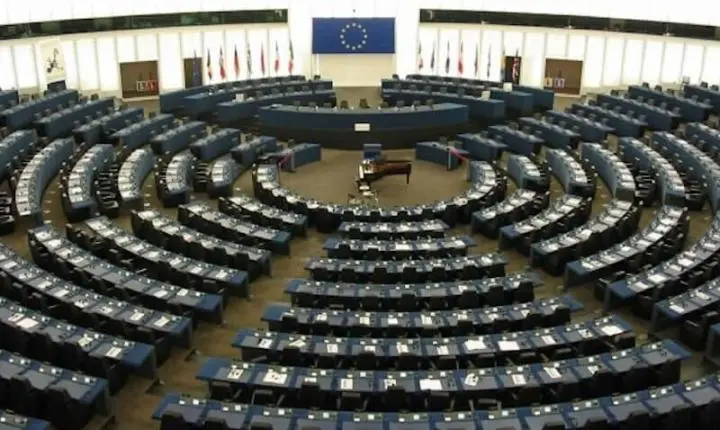 Eurodeputados pedem sanções contra Alexandre de Moraes na União Europeia