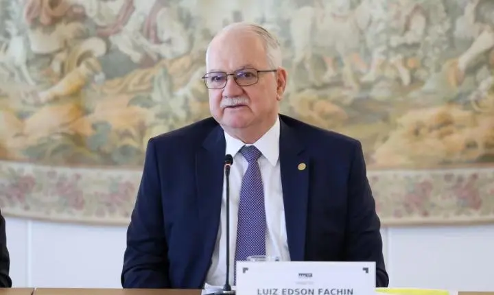 Fachin manda recado e cobra fidelidade absoluta à Constituição