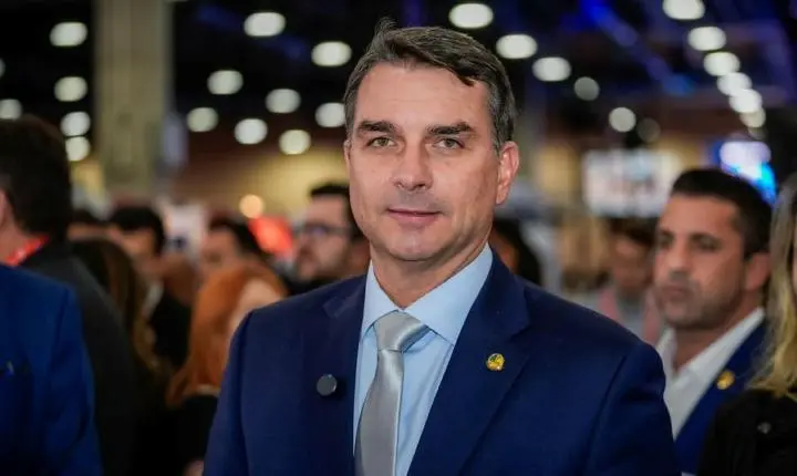 Falsa filiação de Flávio Bolsonaro expõe vulnerabilidade no sistema da Justiça Eleitoral