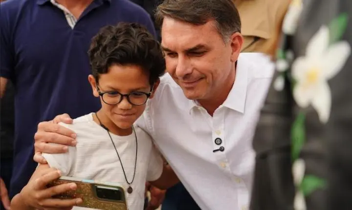 Flávio acha que ‘El Salvador é pouco’ diante do que pretende contra o crime organizado