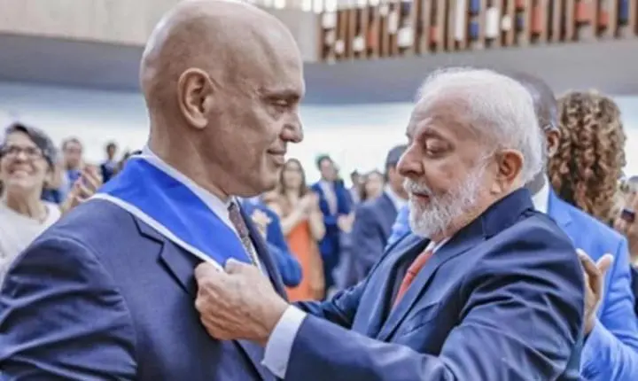 Lula deve muito a Moraes para ‘largar’ sua mão e fingir distância do ministro enrolado com Vorcaro