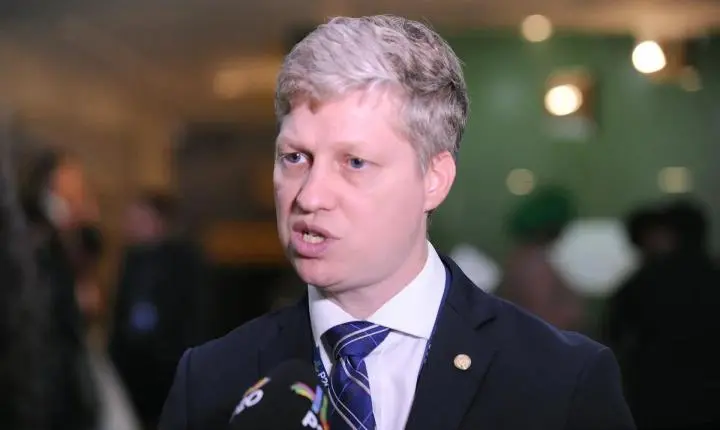 Marcel van Hattem pede impeachment de Cristiano Zanin no Senado