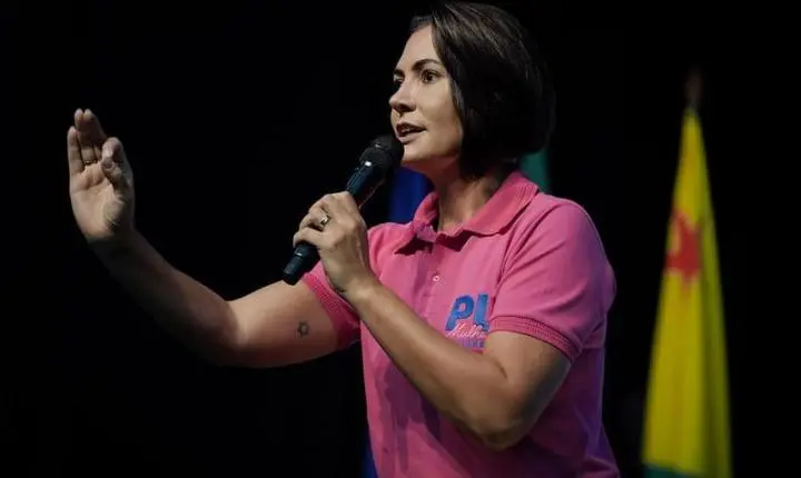 Michelle Bolsonaro deixa presidência do PL Mulher