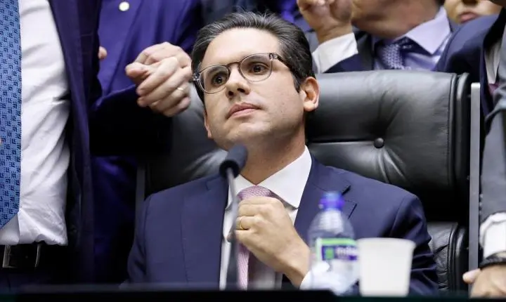 Motta acusa Dino de intervenção indevida para criminalizar política