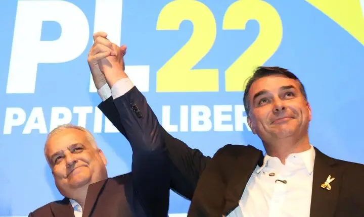 Novas mensagens de Lulinha indicam tráfico de influência e abrem espaço para Flávio crescer