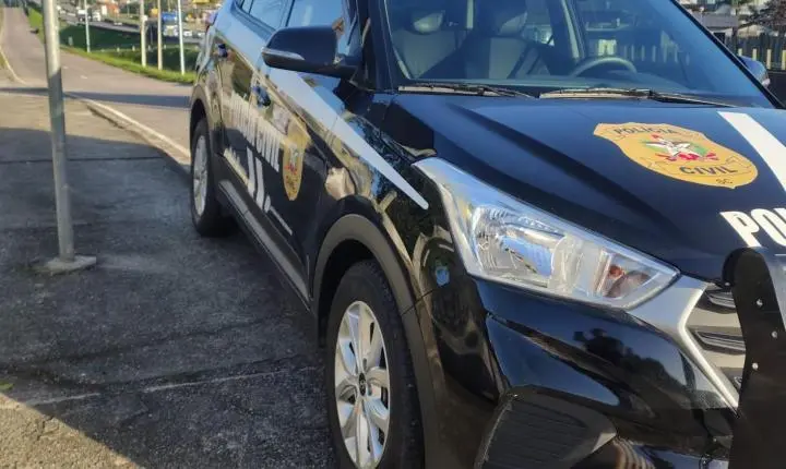 Operação da DIC de Laguna prende homens por tráfico de drogas no bairro Portinho